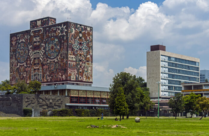 Biblioteca_and_Torre_des_Humanidades_I_from_Las_Islas,_Ciudad_Universitaria,_Mexico_City (1)