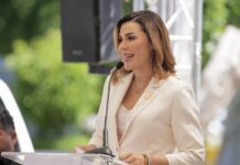 Morena tiene una gobernadora «vendepatrias»