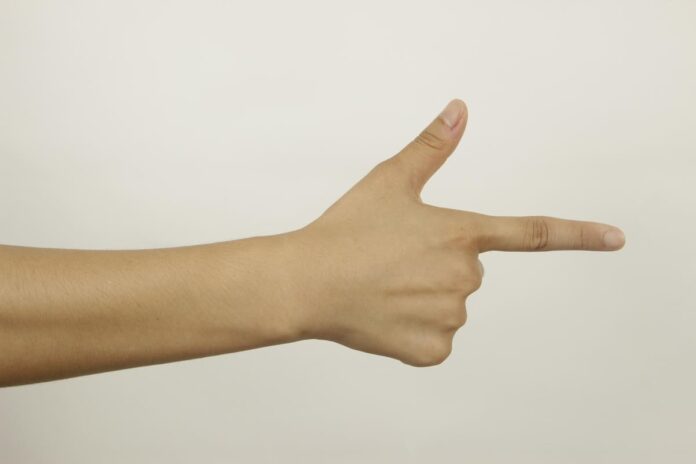 lj-hand-629482_1280 (1)