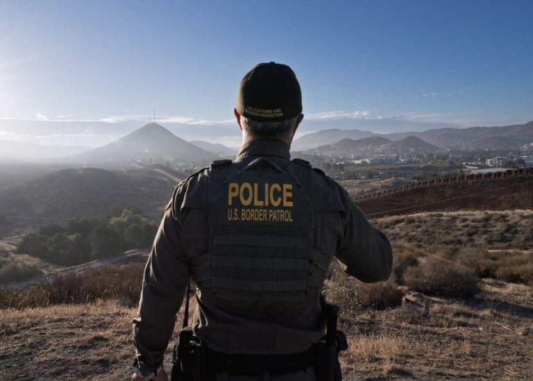 Caen las detenciones en la frontera