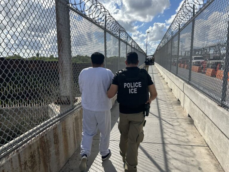 Se desinfla la expansión de ICE. 7 de 11 almacenes para detener inmigrantes fueron descartados