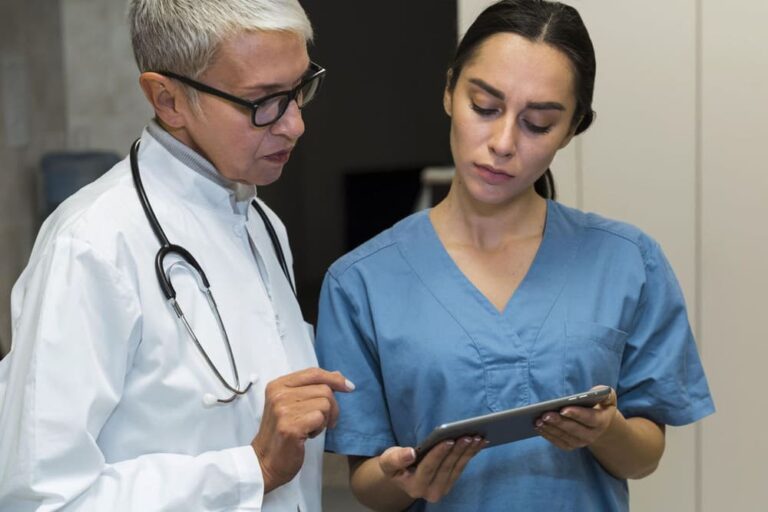 La innovación en salud avanza, pero 47% de los médicos aún no utiliza herramientas de apoyo clínico