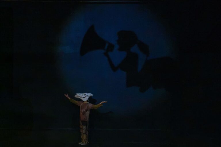 Monster Promise, producida por Teatro UNAM, aborda las infancias robadas por las violencias