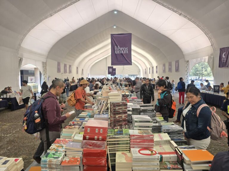 Se buscan nuevos lectores para miles de ejemplares en el Remate de Libros UNAM