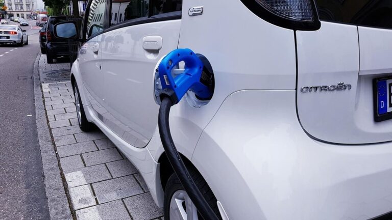 Crece venta de autos híbridos y eléctricos en México